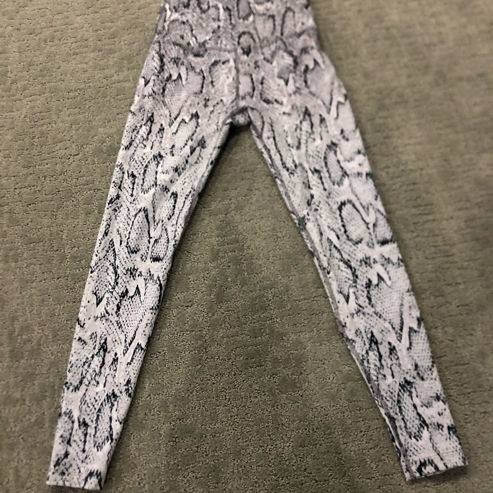 Beyond Yoga snakeskin leggings XS